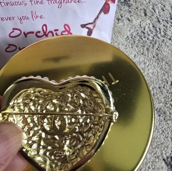 Gorgeous Stamped Brooche - Picture 6 of 12